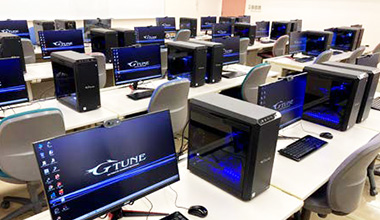 実習室(ゲーミングPC)